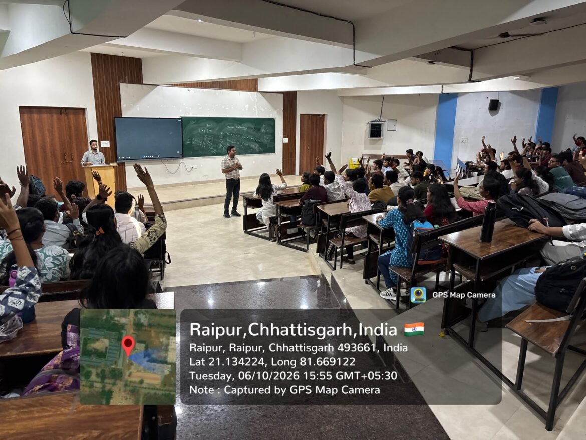B.Tech students attending an ICT tool training programme on Claude AI and cloud skills at SSIPMT Raipur.