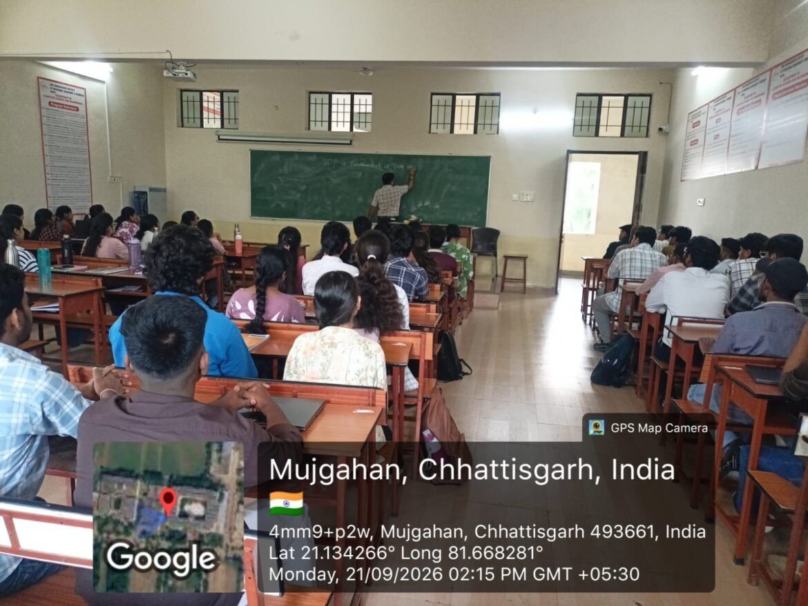 Faculty members guiding B.Tech students during the five-day Student Development Program on Fundamentals of Data Structures at SSIPMT Raipur.