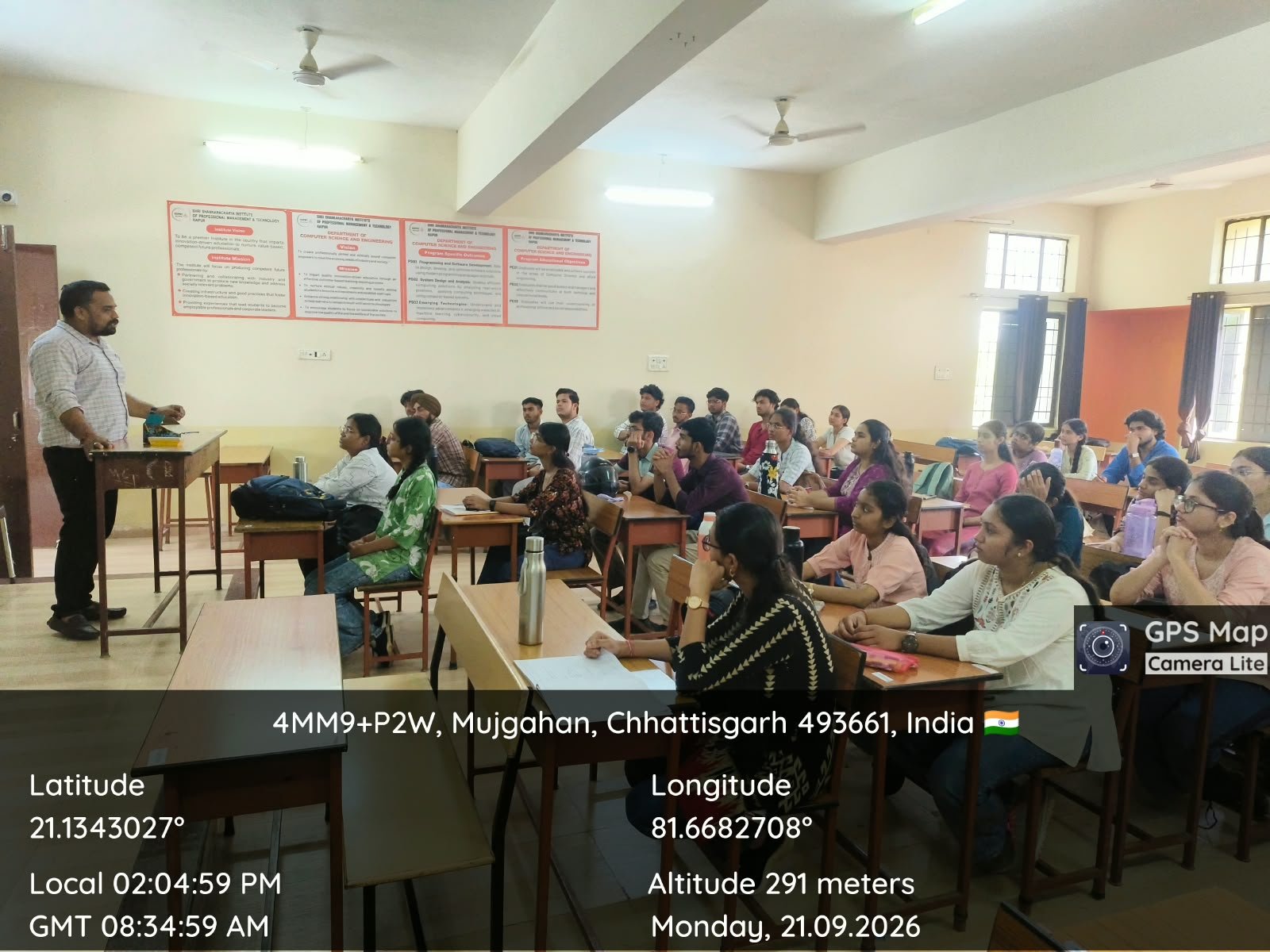 Faculty members guiding B.Tech students during the five-day Student Development Program on Fundamentals of Data Structures at SSIPMT Raipur.